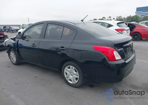 2015 Nissan Versa 1.6 S z USA, uszkodzony, nr VIN 3N1CN7AP1FL924870